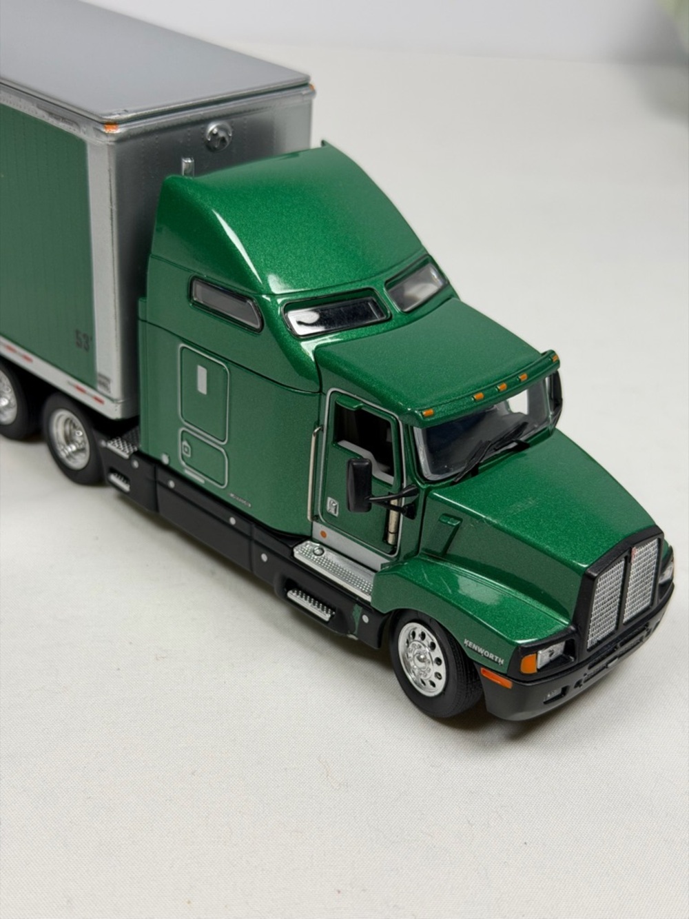 Tonkin Kenworth T2000 Semi Truck w/ Trailer 1:53 Green + Box